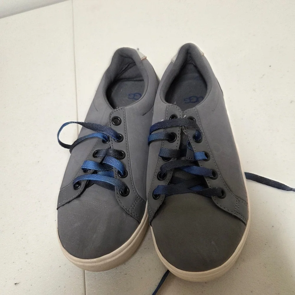UGG Kids 1117453K Grey Lace Up Sneakers with Blue Ombre Laces Size 3Y